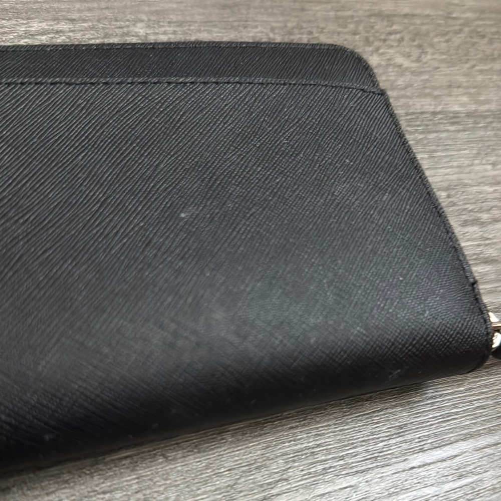 Kate Spade Blk&Gold Full Size Wallet w/Multiple Compartments and Card Holders - Picture 10 of 12